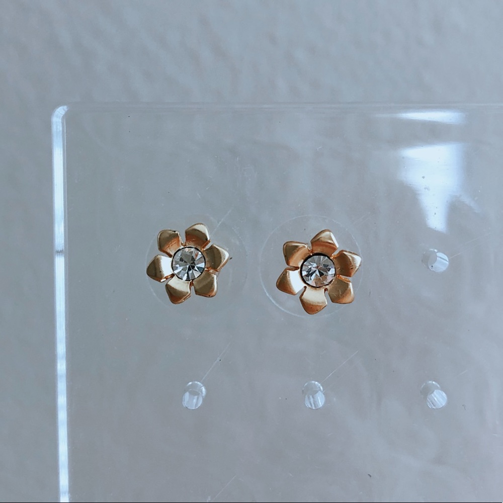 gold diamond flower earrings